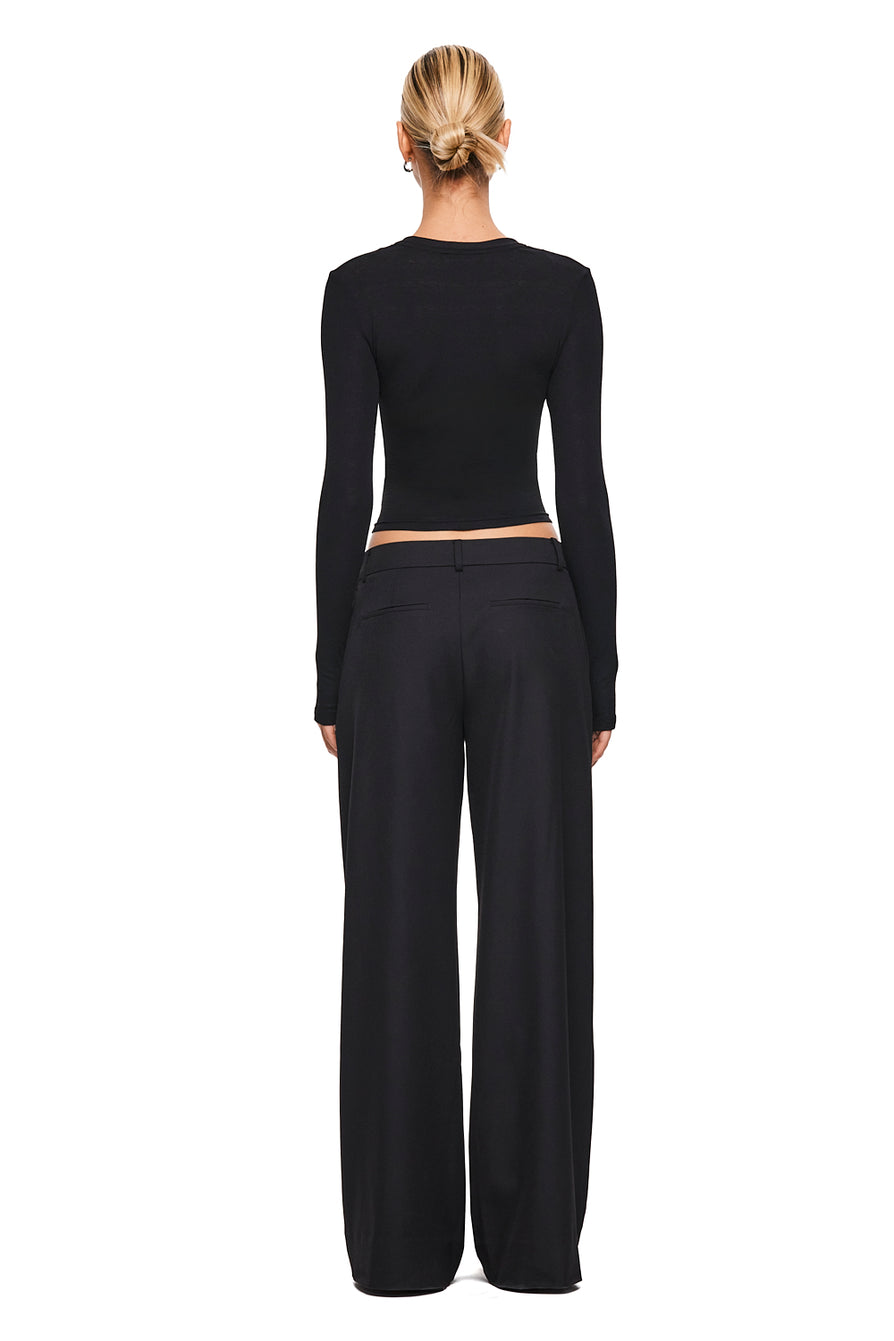 THE DOVE BLACK LONG-SLEEVE TOP | model