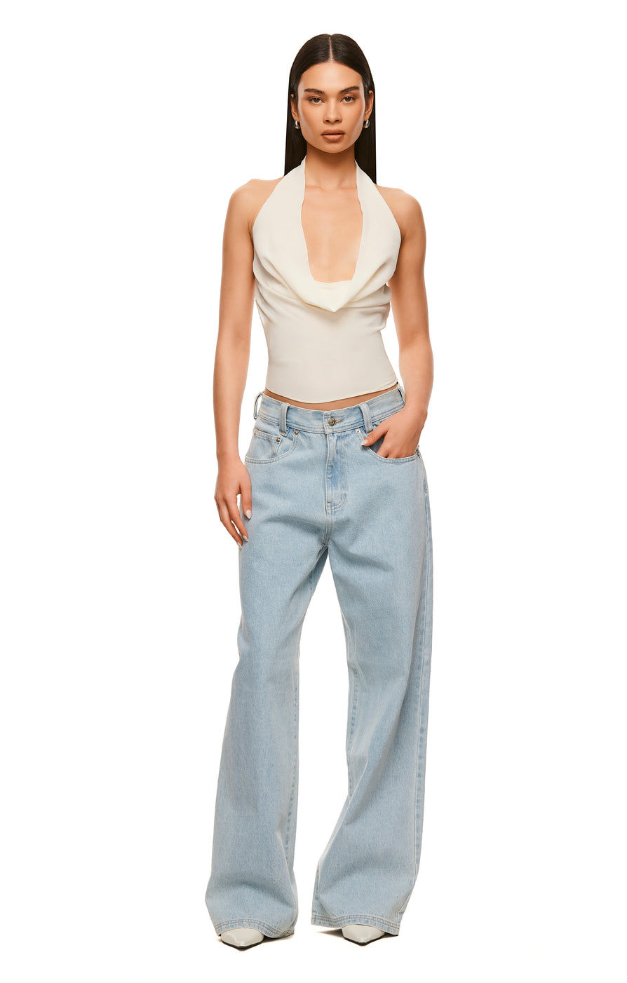 THE MAXWELL LIGHT BLUE JEAN | model