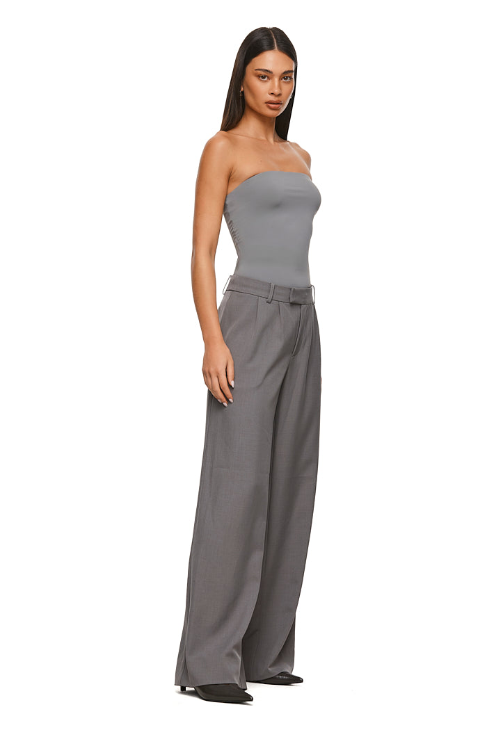 THE FERGIE SLATE BANDEAU | MODEL