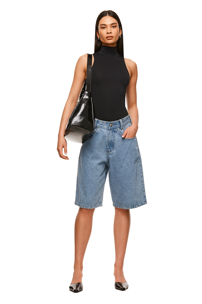 THE PAIGE BLACK BAG | model