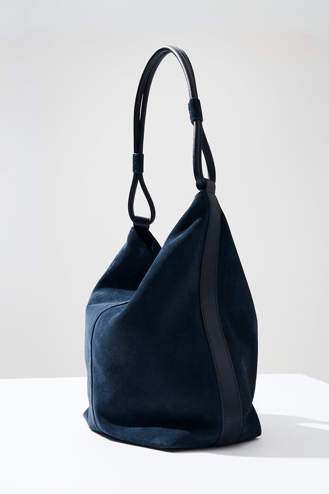 THE GELLAR NAVY BAG 