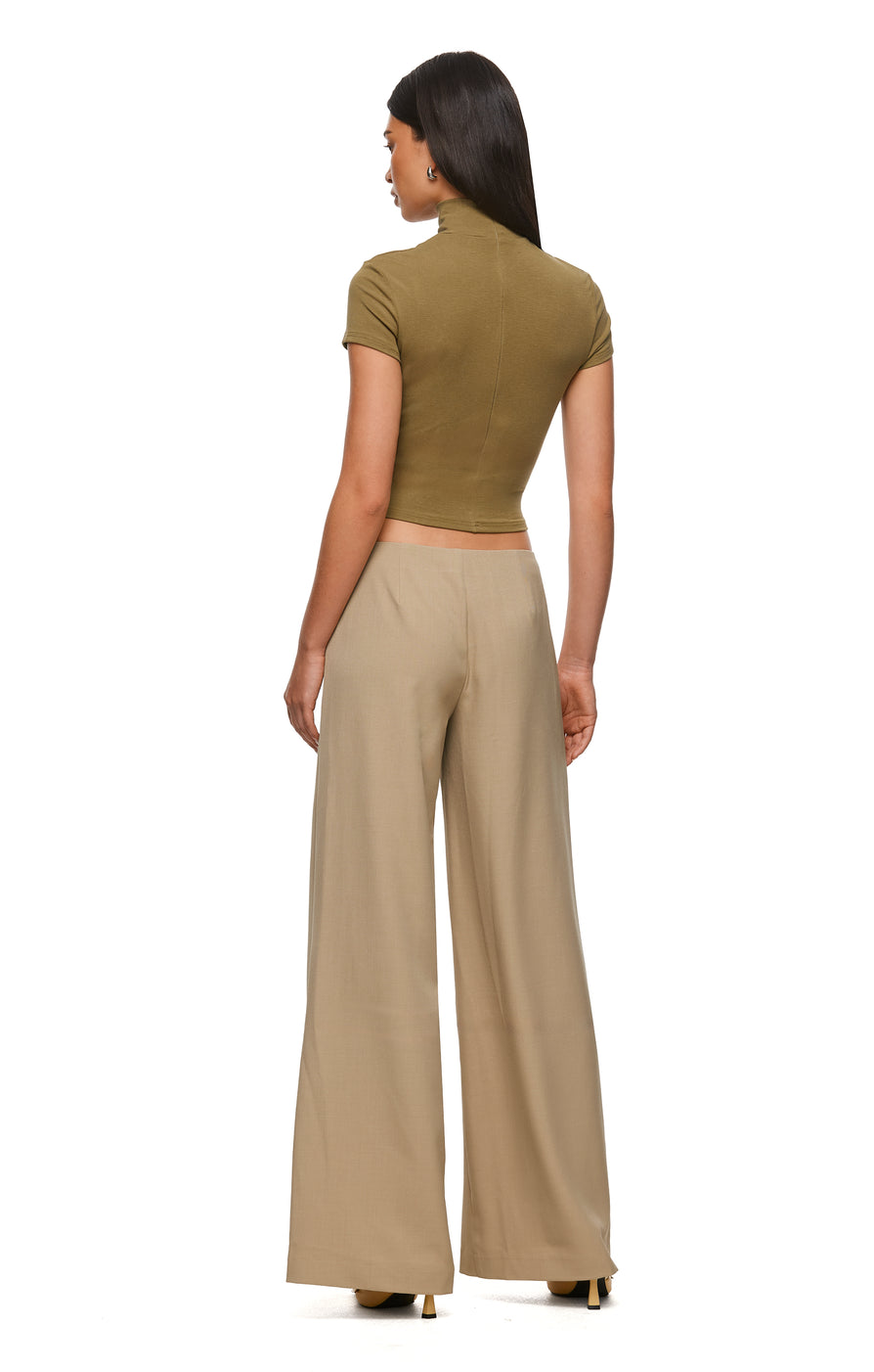 THE HARPER BLONDE PANT | MODEL