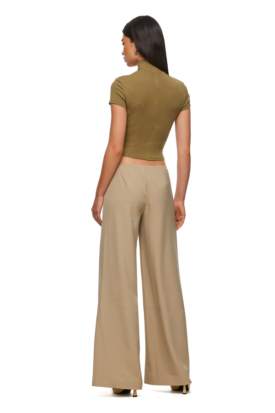 THE HARPER BLONDE PANT | MODEL