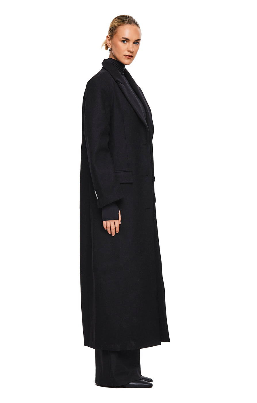 THE ISLA BLACK WOOL COAT | MODEL