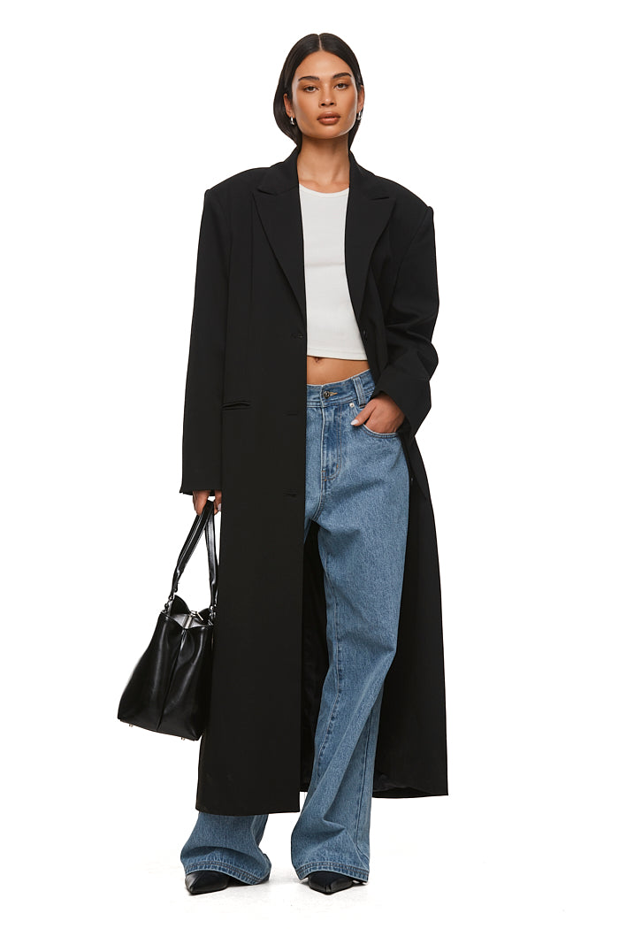 THE ISLA BLACK MAXI BLAZER | MODEL