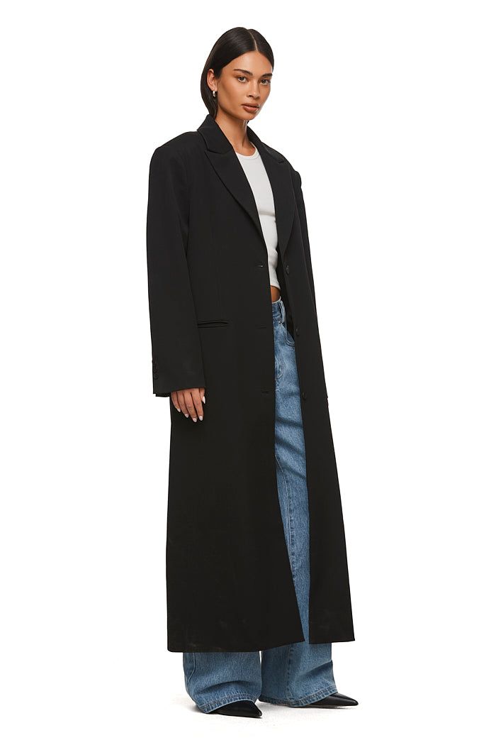 THE ISLA BLACK MAXI BLAZER | MODEL