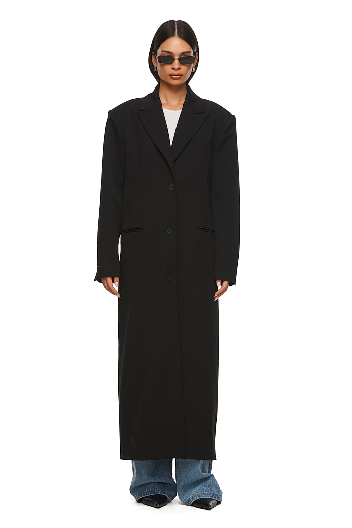 THE ISLA BLACK MAXI BLAZER | MODEL