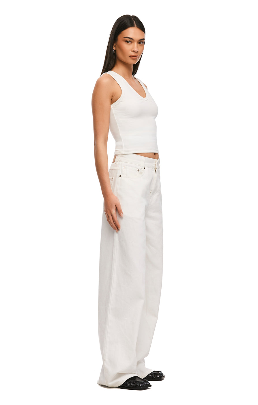 THE NOEL WHITE TANK | model