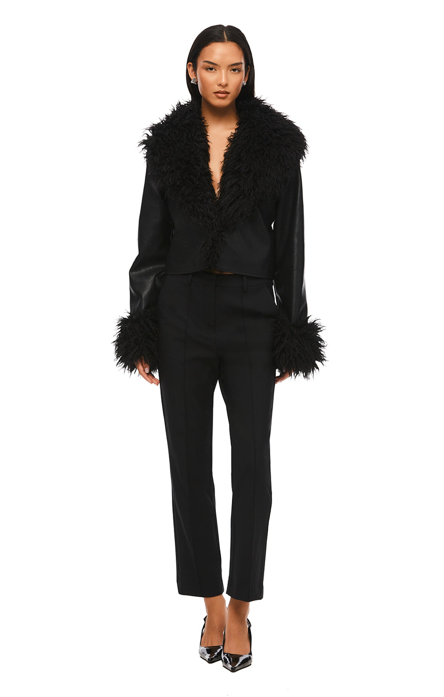 THE PIPPA BLACK JACKET | MODEL