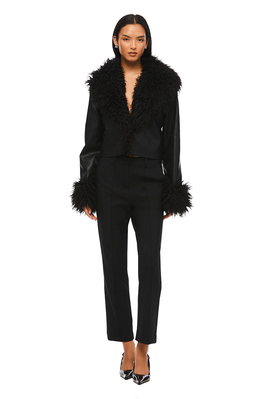 THE PIPPA BLACK JACKET | MODEL