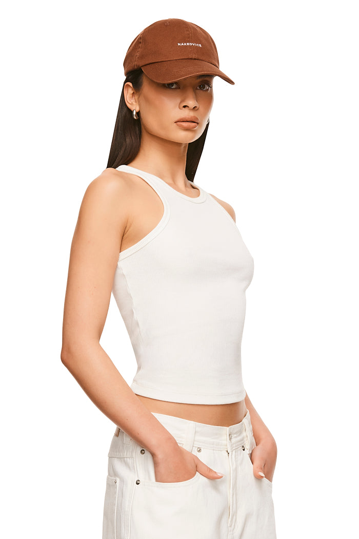 THE ESSENTIALS MOCHA CAP | MODEL