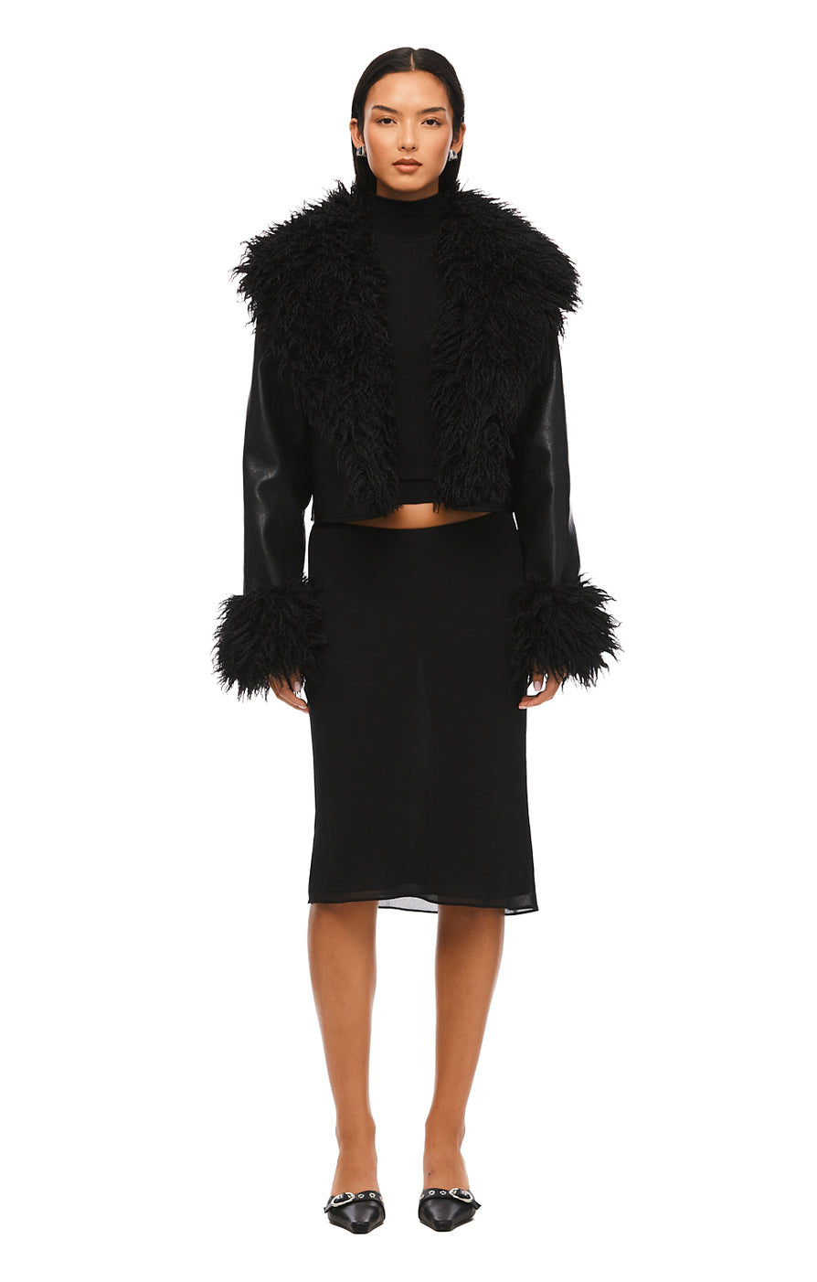 THE PIPPA BLACK JACKET | MODEL