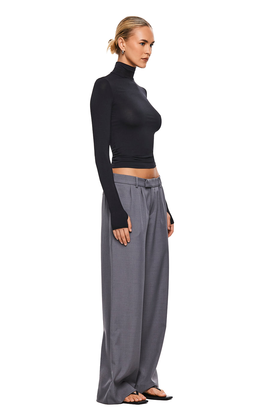 THE TULSA BLACK TURTLENECK | MODEL