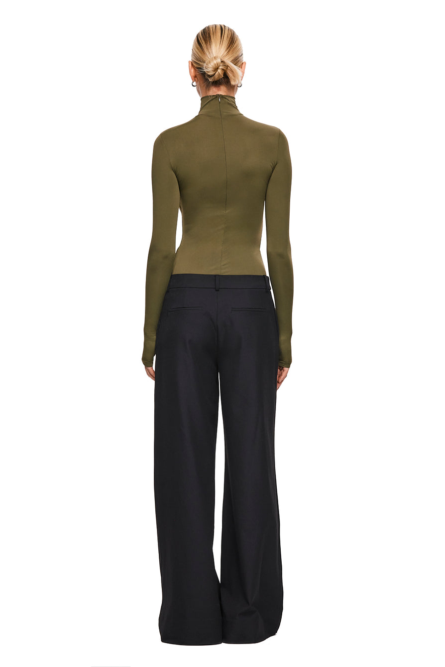 THE TULSA KHAKI TURTLENECK | MODEL