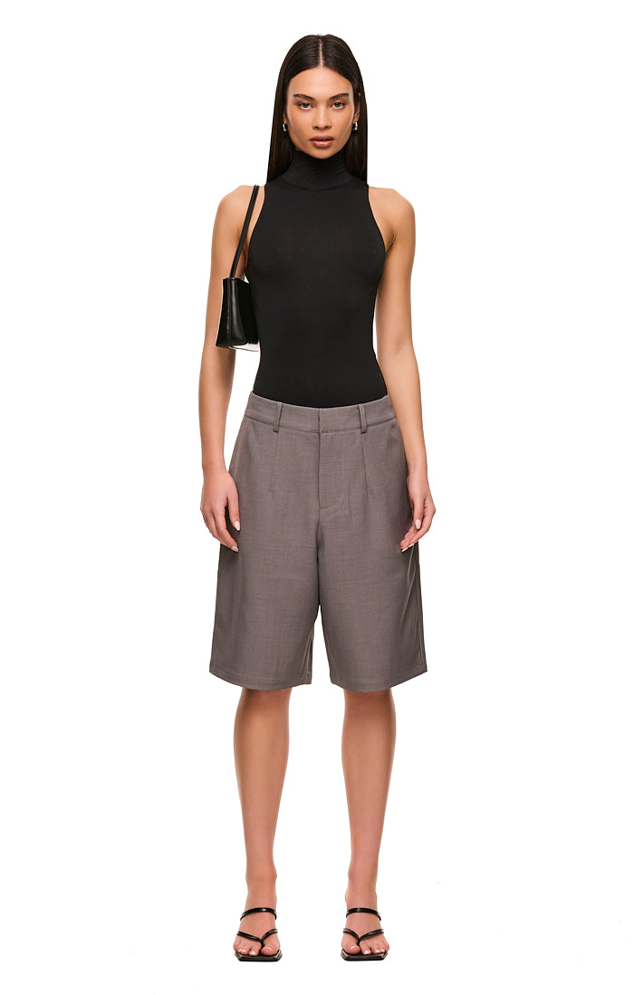 THE XANDER SLATE SHORT | model