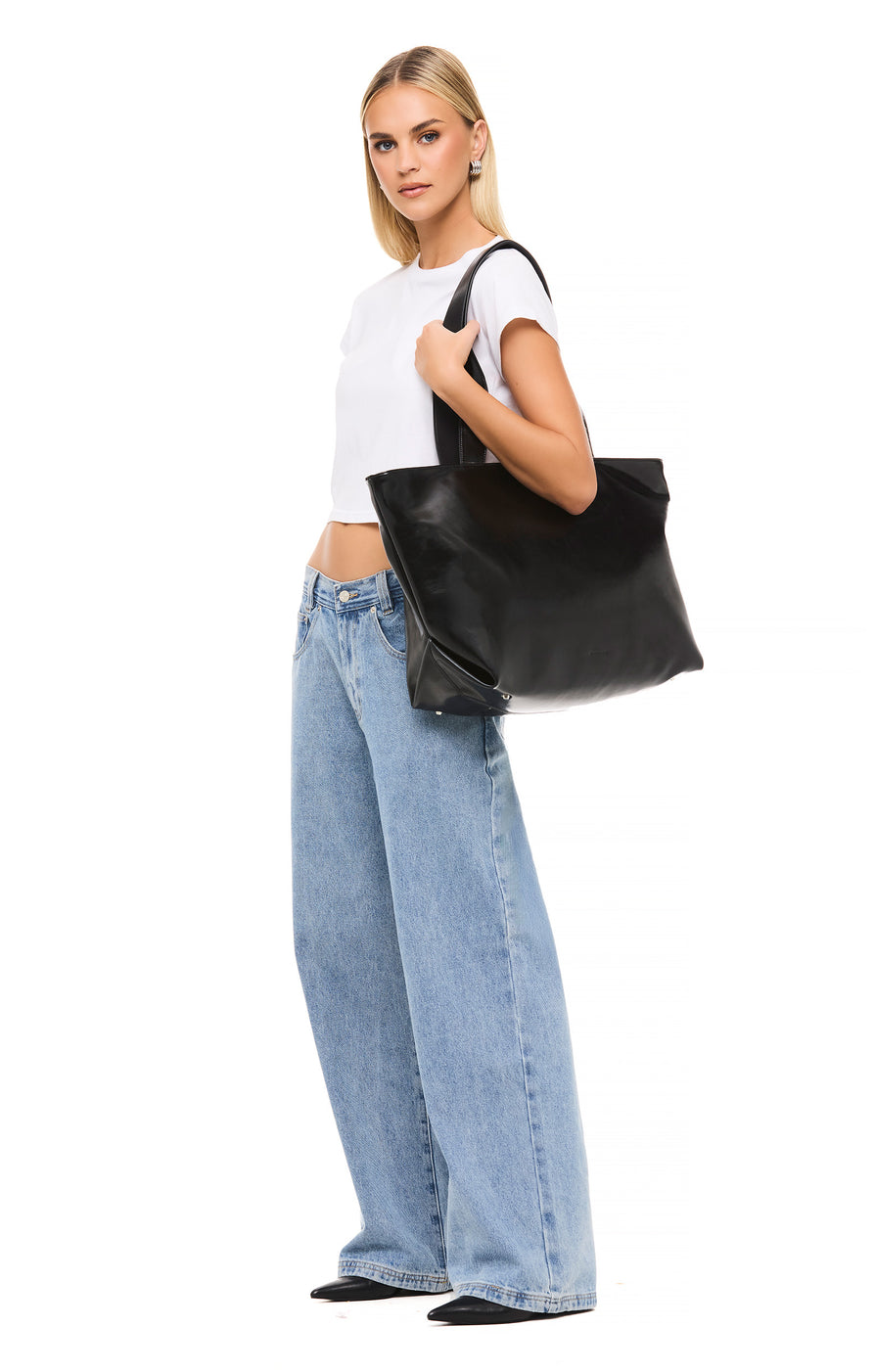 THE GINA BLACK TOTE | model