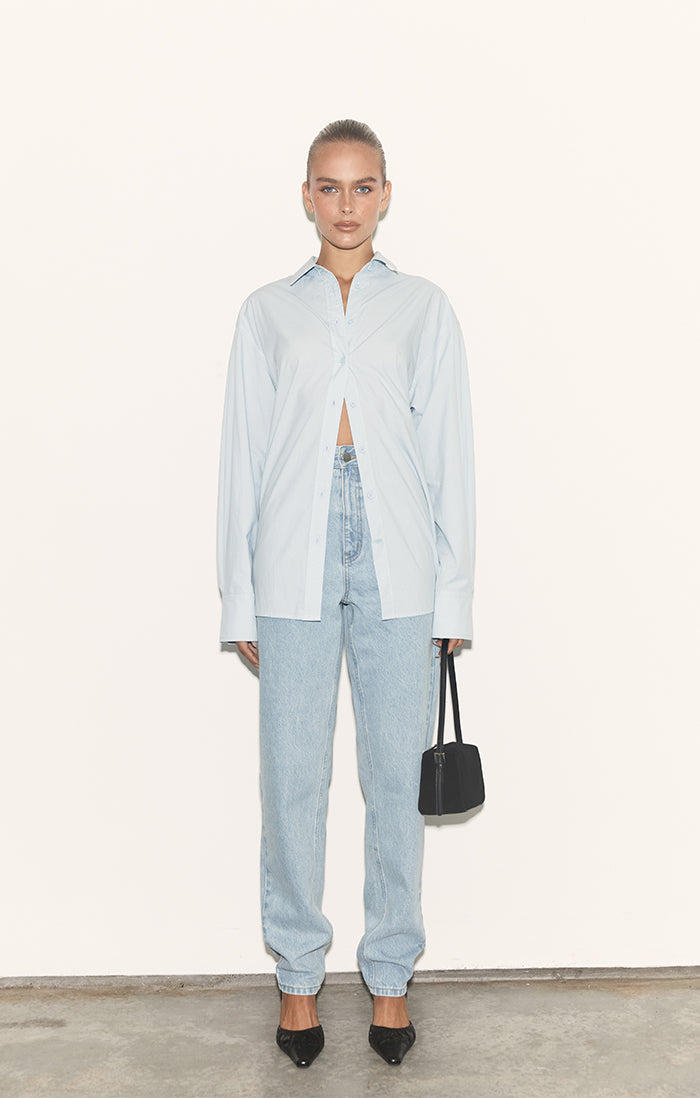 THE TESSA LIGHT BLUE SHIRT | model