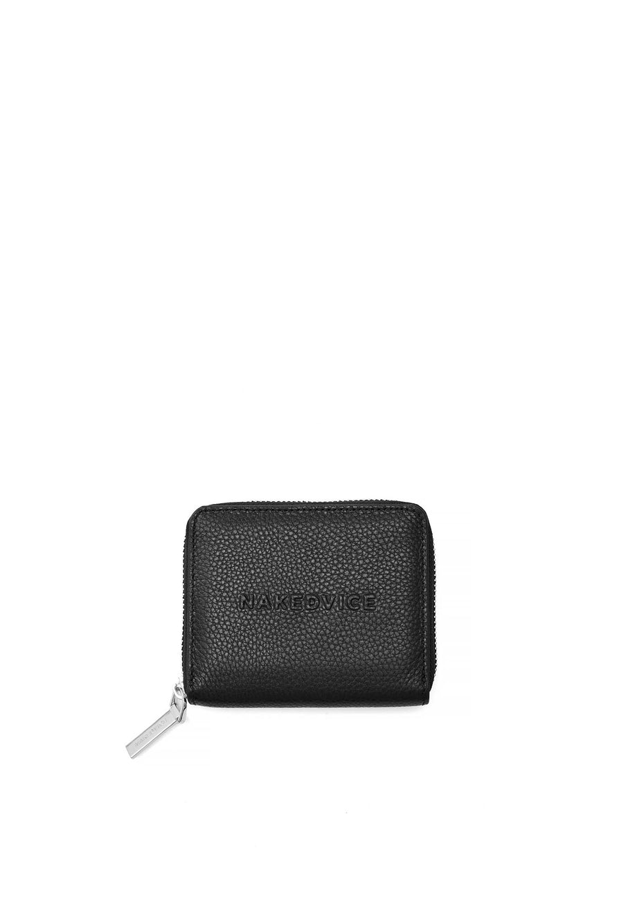 THE THEO SILVER WALLET | model