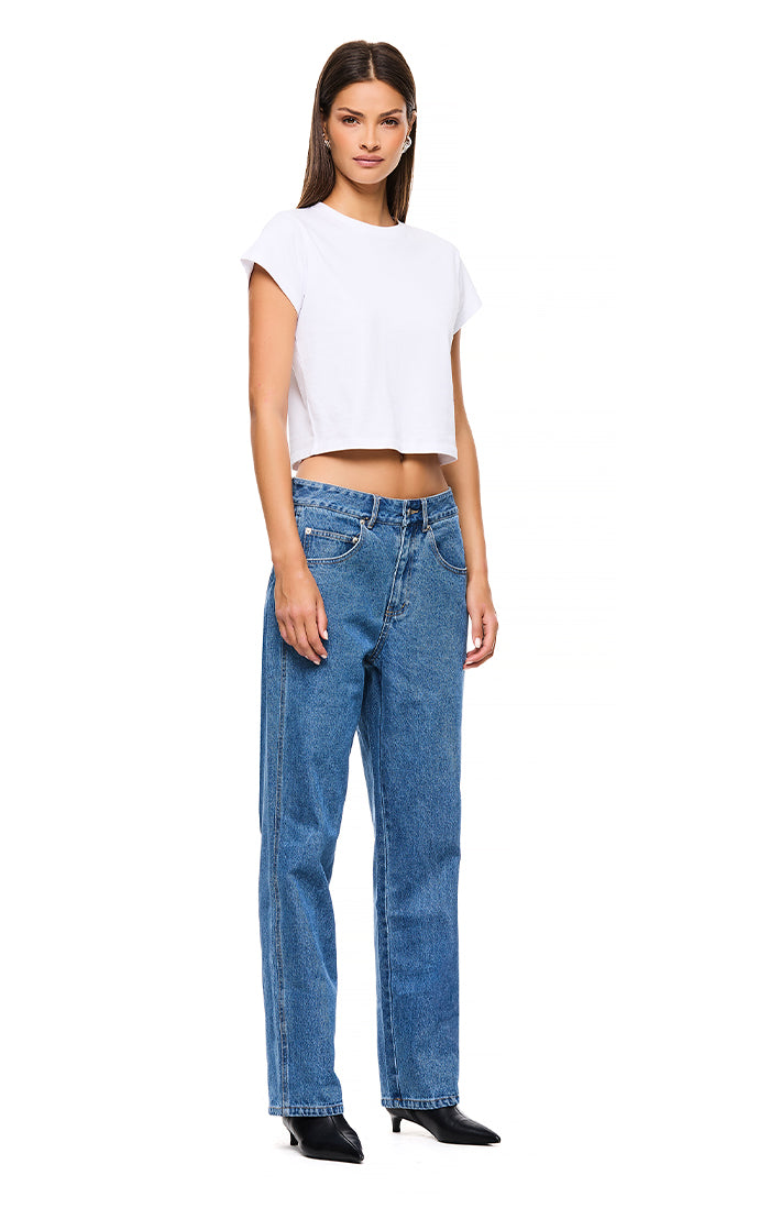 THE XAVIER MID BLUE JEAN | MODEL